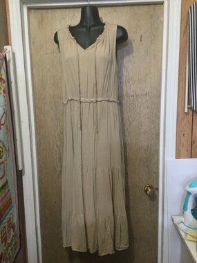 Kirundo size large maxi dress in tan tiered measures 18 inches pit to pit